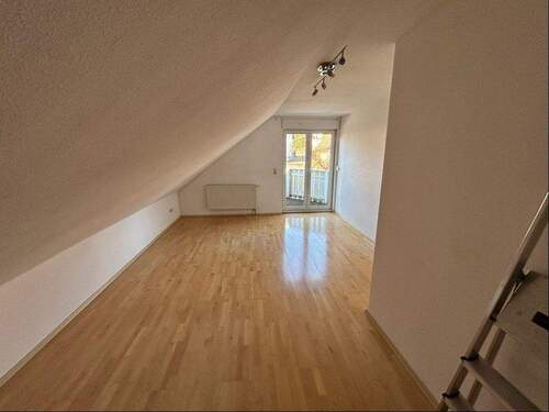 Schlafzimmer im Dachgeschoss mit Balkon - 