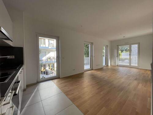 Wohnzimmer - 2 Zimmer Etagenwohnung zur Miete in Frankfurt am Main