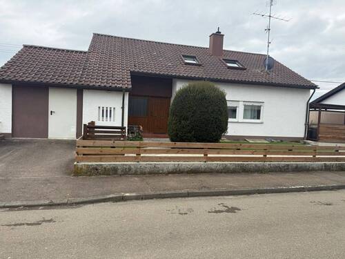 Hausansicht 2.jpeg - 3 ZKB Wohnung mit Garten und Stellplatz in Sontheim