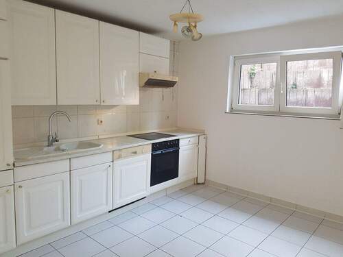 Küche mit Sitzmöglichkeit - 3 Zimmer Etagenwohnung in Gießen