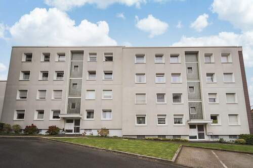 Hausansicht - Immobilienpaket: Zwei vermietete Einheiten und Garage in einem Kauf!