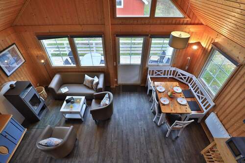 Blick vom Galeriebereich in den Wohn-/ Essbereich - 