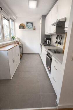 Moderne,voll ausgestatte Küche - 