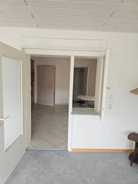 Blick & Durchreiche Esszimmer-Küche - 