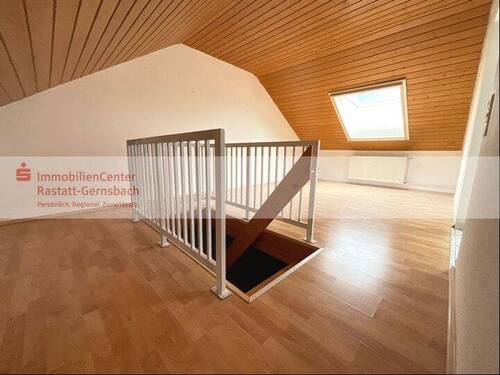 Schlafzimmer mit Zugang zum Gästezimmer im OG - 