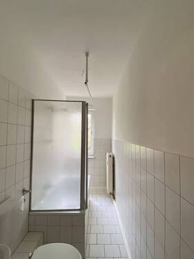 Bad mit Wanne - 