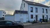Haus Aussenansicht - DHH 5ZKBB in Lich Eberstadt mit eigenem Garten, Terrasse, großem Balkon + Garage