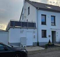 DHH 5ZKBB in Lich Eberstadt mit eigenem Garten, Terrasse, großem Balkon + Garage