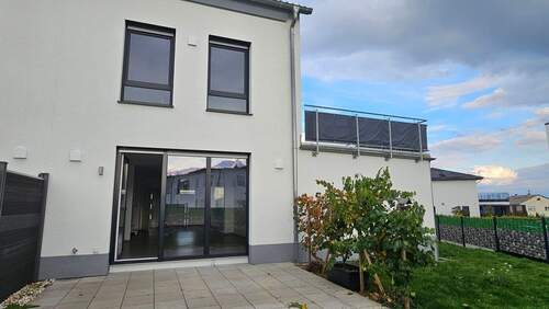Haus Gartenansicht - 5 Zimmer Doppelhaushälfte zur Miete in Lich