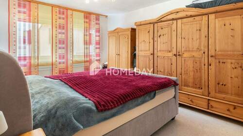 1. OG Schlafzimmer 1 - 