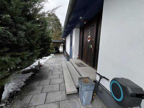 Hauseingang Nordansicht - 6 Zimmer Bungalow zum Kaufen in Heroldsberg