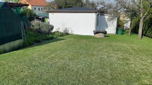 Gartenhaus mit Brunnen - 