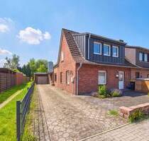 Mehr Platz als erwartet - Doppelhaushälfte mit Garten und Dachterrasse - Nordhorn