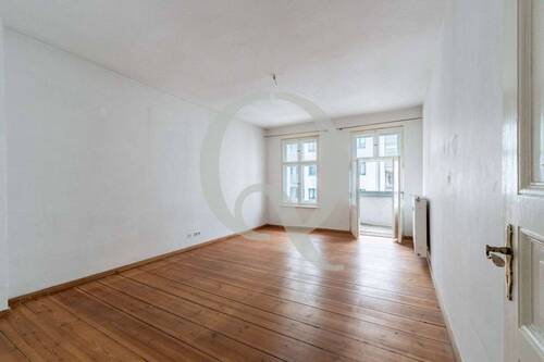 Bild 1 - Altbau mit Potenzial im Kiez - 2-Zimmer mit Dielen & Charakter
