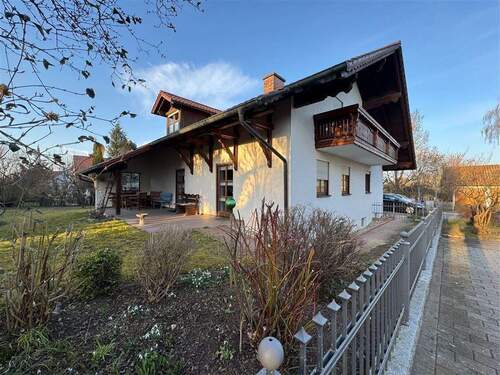 Blick auf Garten u. Haus - Großzügiges Einfamilienhaus mit reichlich Platz zur individuellen Nutzung