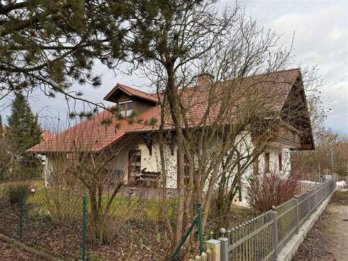 Blick auf´s Grundstück - Einfamilienhaus mit 237,00 m&sup2; in Geiselhöring zur Miete