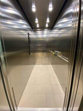 geräumiger Fahrstuhl - 