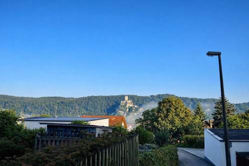 Burgblick übers Dach hinweg - 