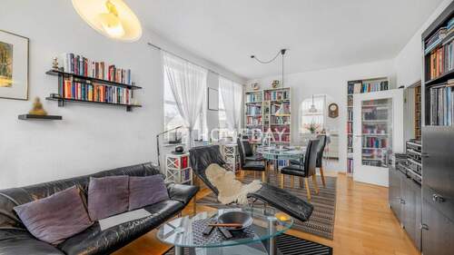 Wohnzimmer 1 - 4 Zimmer Etagenwohnung zum Kaufen in Kaufbeuren