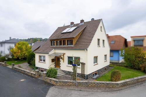 Außenansicht - Familienschatz in ländlicher Lage - Ihr neues Zuhause mit viel Platz und Möglichkeiten!