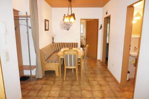 Diele - 3 Zimmer Etagenwohnung zum Kaufen in Leverkusen / Lützenkirchen