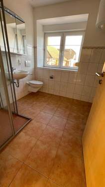 Foto 4. Badezimmer mit DU/WC - Etagenwohnung mit 56,00 m&sup2; in Leimbach zur Miete