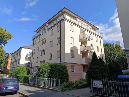 Hausansicht - Dresden-Cotta - provisionsfrei: ruhige, moderne 1 Zimmer-Whg. mit Balkon, Einbauküche u. Tiefgarage
