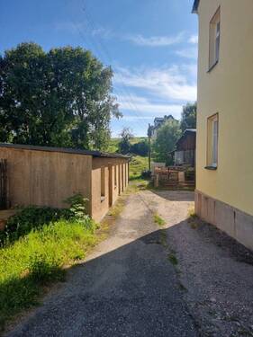 Zufahrt - 1 Zimmer Mehrfamilienhaus, Wohnhaus in Crimmitschau