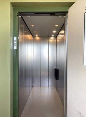 großer Aufzug - 