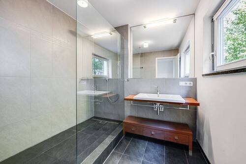 Badezimmer - 4 Zimmer Etagenwohnung in München