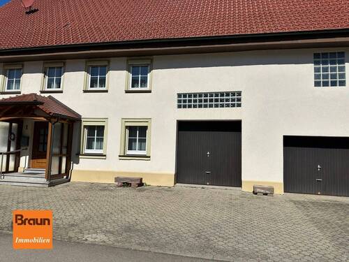 Wohnhaus mit Scheune, Trossingen - Mehrfamilienhaus, Wohnhaus mit 198,70 m&sup2; in Trossingen zum Kaufen