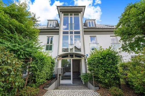 Hausansicht - 4 Zimmer Etagenwohnung zur Miete in München