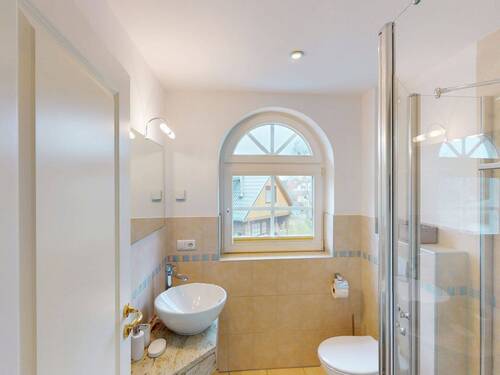 Tageslicht-Duschbad im Dachgeschoss - 