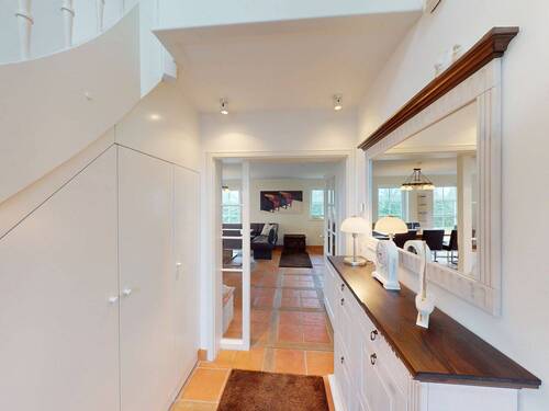 Hauseingangsbereich im Erdgeschoss - 5 Zimmer Einfamilienhaus in Ostseeheilbad Zingst