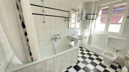 Tageslicht Wannenbad im 3. OG - 