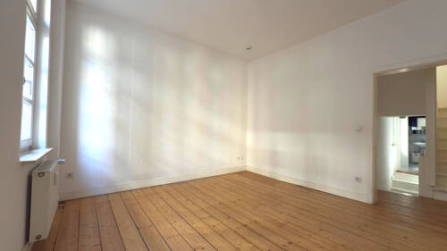 Zimmer 1. OG Blick zum Treppenhaus - 