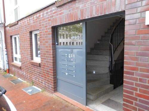 Hauseingang - 2 Zimmer Etagenwohnung zur Miete in Hamburg-Harburg