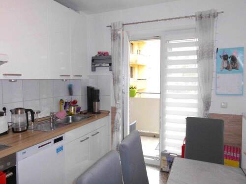 Küche mit Balkon - Etagenwohnung mit 55,30 m² in Hamburg-Harburg zur Miete
