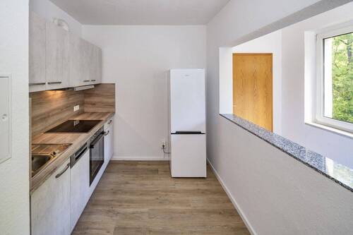Küche mit neuer Einbauküche - 2 Zimmer Etagenwohnung zur Miete in Drebach/Scharfenstein