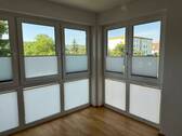 Helles Eckfenster mit Jalousien - 4 Zimmer Etagenwohnung zur Miete in Rheinfelden (Baden)