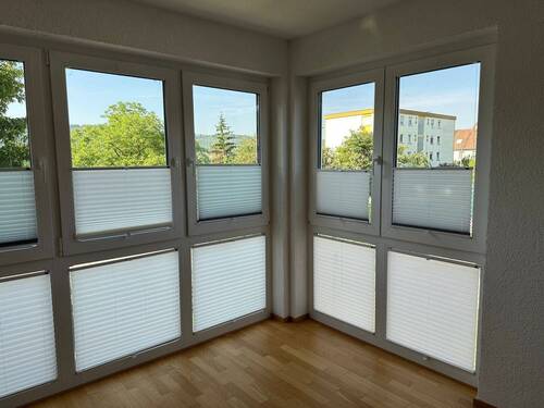 Helles Eckfenster mit Jalousien - 4 Zimmer Etagenwohnung zur Miete in Rheinfelden (Baden)