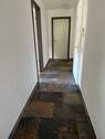 Flur mit Steinfliesen - 