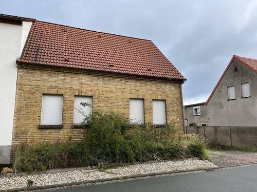 Haus Vorderseite - 4 Zimmer Doppelhaushälfte in Muldestausee