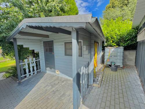 Gartenhütte neben den Garagen - 