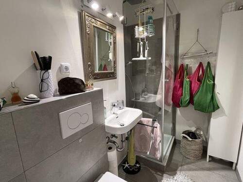 Badezimmer - Etagenwohnung mit 37,00 m&sup2; in Köln / Rodenkirchen zum Kaufen