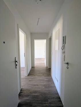 Flur - Etagenwohnung mit 75,60 m&sup2; in Gera zur Miete