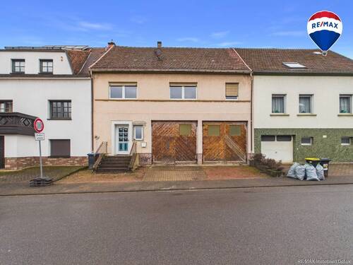 RE/MAX Immobilien DeLux Merzig Haus zu verkaufen in Dillingen/Diefflen - Einfamilienhaus mit großzügiger Werkstatt in Diefflen