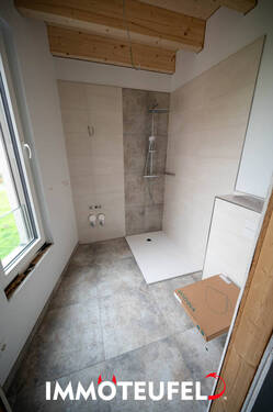 zweites Bad mit Dusche - 