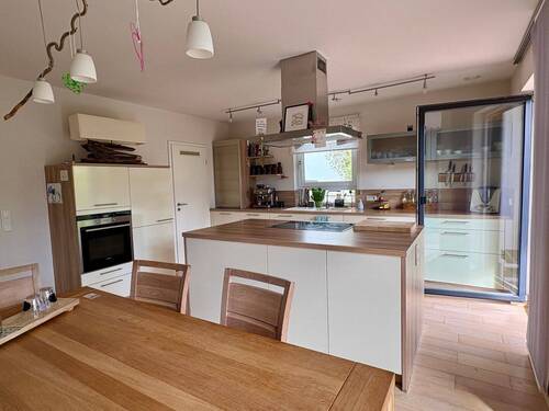 Blick vom Essplatz in Richtung Kochen - 