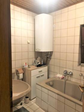Bad EG in der größeren Wohneinheit - 